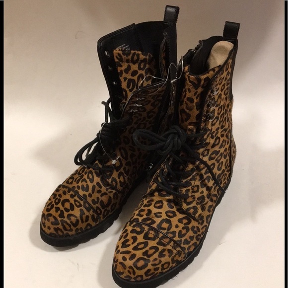 NWOB Donald J Pliner Camren Leopard-Print Hiker Boots - Picture 3 of 16